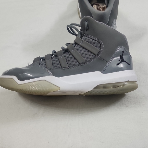 Nike Jordan Max Aura Cool Gray Athletic Shoes - Picture 2 of 7